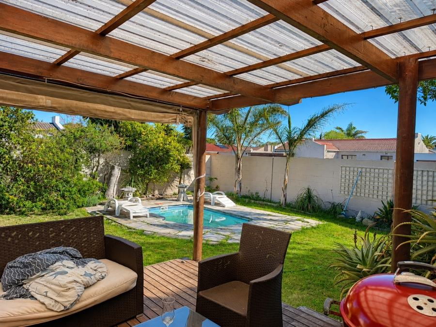 To Let 4 Bedroom Property for Rent in Edgemead Western Cape